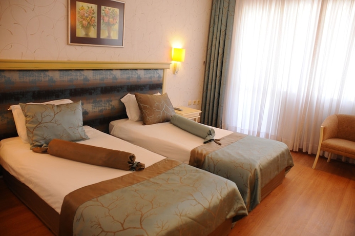 Imagen de la habitación del Hotel Armas Pemar Beach Resort. Foto 2