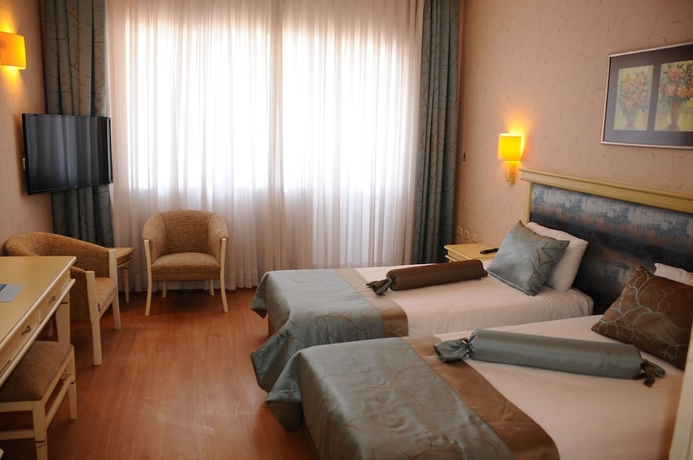 Imagen de la habitación del Hotel Armas Pemar Beach Resort. Foto 4