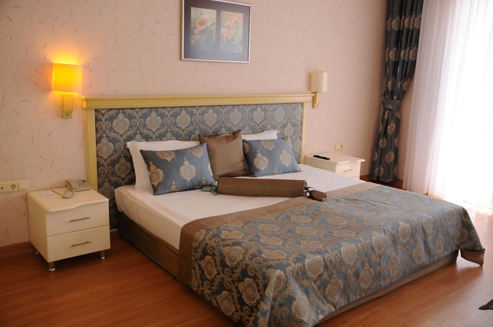 Imagen de la habitación del Hotel Armas Pemar Beach Resort. Foto 15