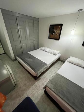 Imagen de la habitación del Hotel Armenia Lions. Foto 19