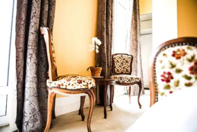 Imagen de la habitación del Hotel Armenonville. Foto 13