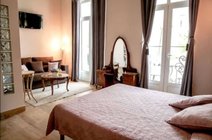 Imagen de la habitación del Hotel Armenonville. Foto 15