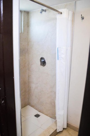 Imagen de la habitación del Hotel Armida Express. Foto 8