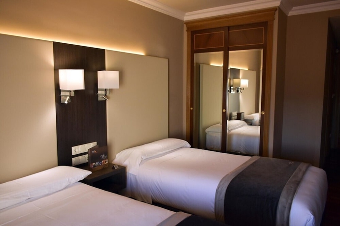 Imagen de la habitación del Hotel Armiñe. Foto 15