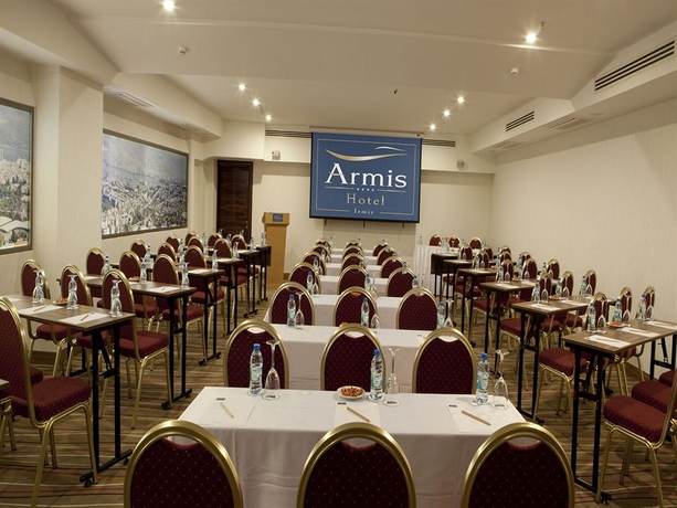 Imagen de los interiores del Hotel Armis. Foto 12