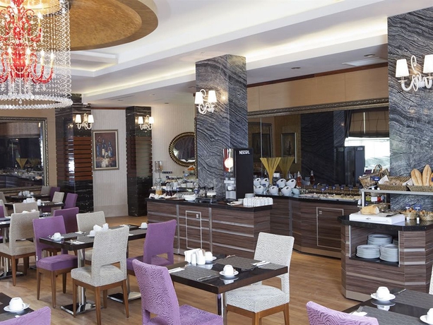 Imagen del bar/restaurante del Hotel Armis. Foto 5