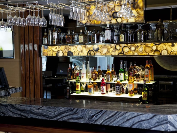 Imagen del bar/restaurante del Hotel Armis. Foto 6