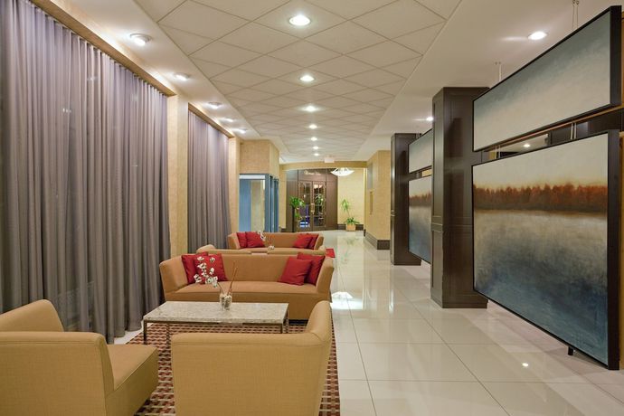 Imagen del bar/restaurante del Hotel Armon Plaza Montreal Airpt, Trademark Collection By Wyndham. Foto 3