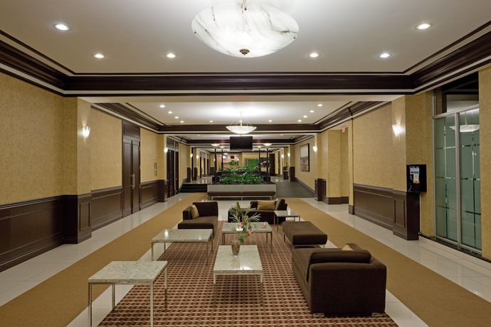 Imagen del bar/restaurante del Hotel Armon Plaza Montreal Airpt, Trademark Collection By Wyndham. Foto 4