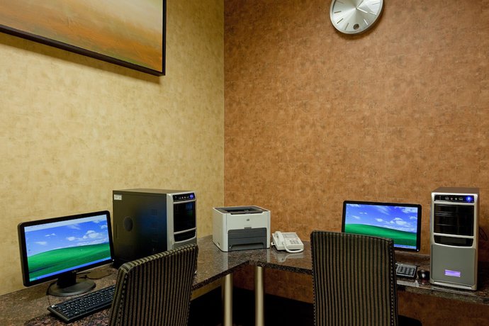 Imagen de la habitación del Hotel Armon Plaza Montreal Airpt, Trademark Collection By Wyndham. Foto 20