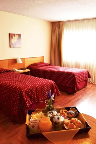 Imagen de la habitación del Hotel Armon Suites. Foto 4