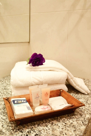 Imagen de la habitación del Hotel Armon Suites. Foto 7