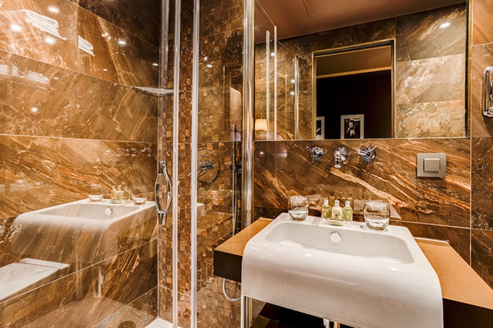 Imagen de la habitación del Hotel Armoni. Foto 5