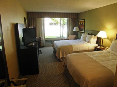 Imagen de la habitación del Hotel Armoni Inn & Suites. Foto 9