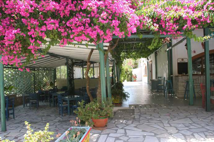 Imagen de los exteriores del Hotel Armonia, Matala. Foto 10