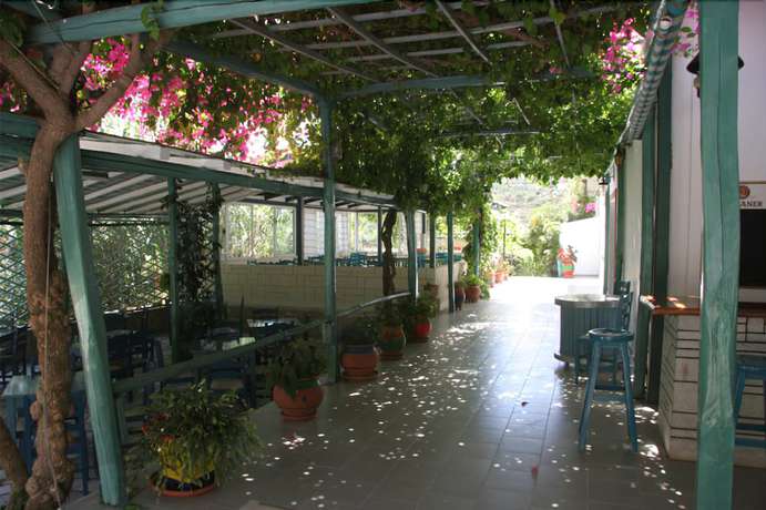 Imagen de los exteriores del Hotel Armonia, Matala. Foto 12