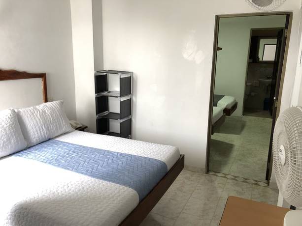 Imagen de la habitación del Hotel Armont. Foto 10
