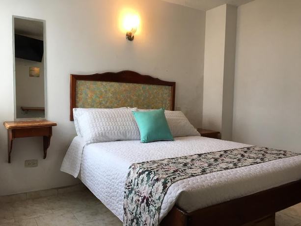 Imagen de la habitación del Hotel Armont. Foto 14