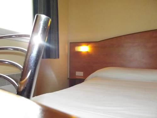 Imagen de la habitación del Hotel Armony. Foto 4