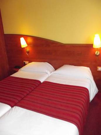 Imagen de la habitación del Hotel Armony. Foto 7