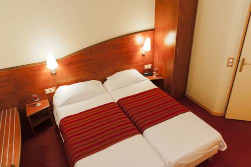 Imagen de la habitación del Hotel Armony. Foto 9