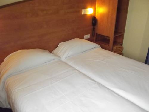 Imagen de la habitación del Hotel Armony. Foto 14
