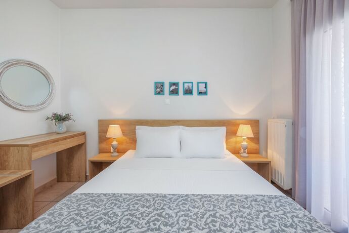 Imagen de la habitación del Hotel Armyra Studios. Foto 12