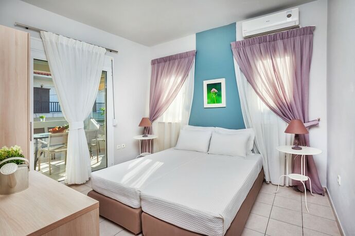 Imagen de la habitación del Hotel Armyra Studios. Foto 16