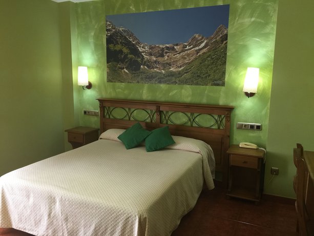 Imagen de la habitación del Hotel Arnal. Foto 7