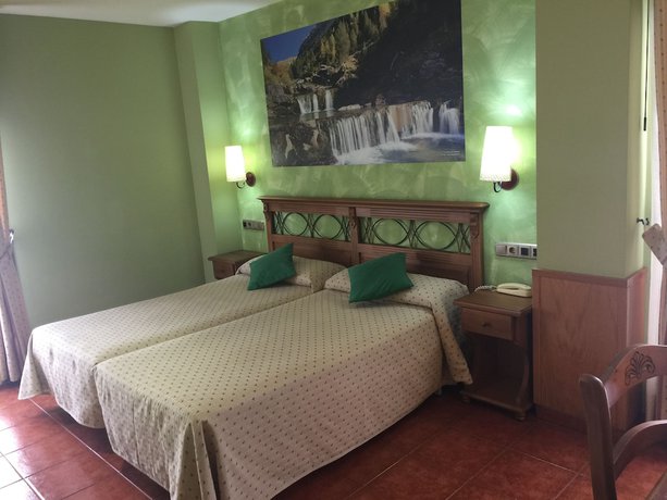 Imagen de la habitación del Hotel Arnal. Foto 8