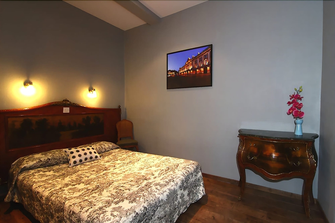 Imagen de la habitación del Hotel Arnaud Bernard. Foto 5