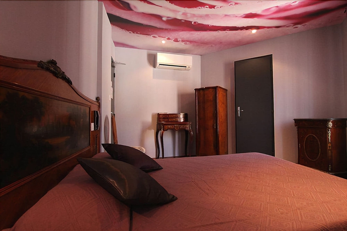 Imagen de la habitación del Hotel Arnaud Bernard. Foto 7