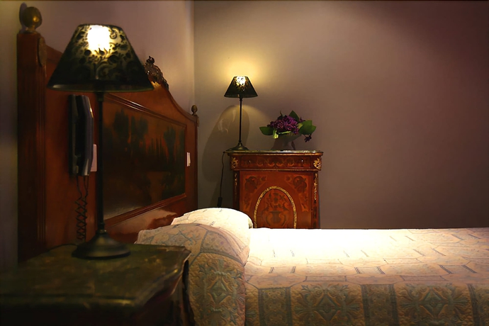 Imagen de la habitación del Hotel Arnaud Bernard. Foto 9