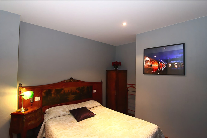Imagen de la habitación del Hotel Arnaud Bernard. Foto 11