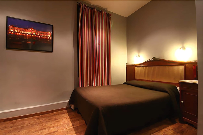 Imagen de la habitación del Hotel Arnaud Bernard. Foto 16