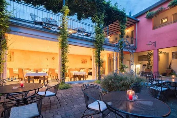 Imagen del bar/restaurante del Hotel Arndt. Foto 2