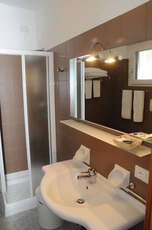 Imagen de la habitación del Hotel Arnica. Foto 8