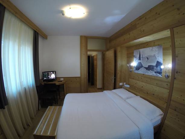 Imagen de la habitación del Hotel Arnica. Foto 13