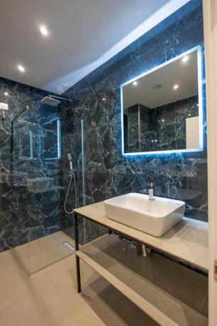 Imagen de la habitación del Hotel Arnil. Foto 16