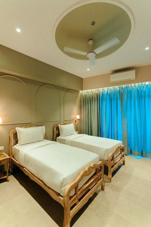 Imagen del bar/restaurante del Hotel Arnna - Goregaon. Foto 2