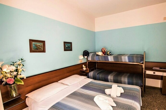 Imagen de la habitación del Hotel Arno, Misano Adriatico. Foto 32