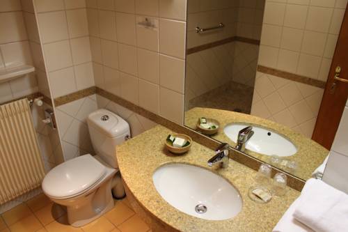 Imagen de la habitación del Hotel Arnold. Foto 14