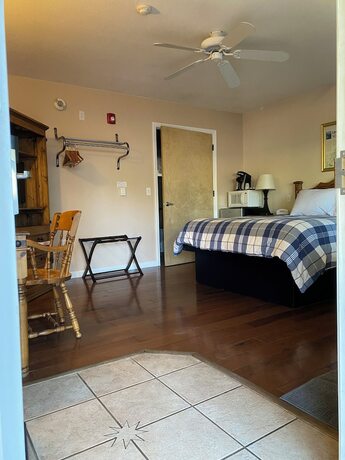 Imagen de la habitación del Hotel Arnold Meadowmont Lodge. Foto 17