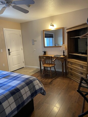Imagen de la habitación del Hotel Arnold Meadowmont Lodge. Foto 20