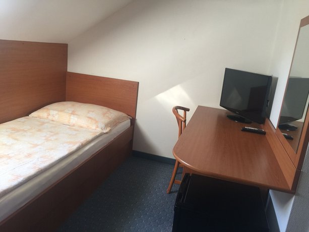 Imagen de la habitación del Hotel Arnold, Tatabanya. Foto 3
