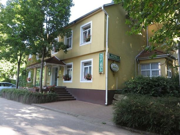 Imagen general del Hotel Arnold, Tatabanya. Foto 1