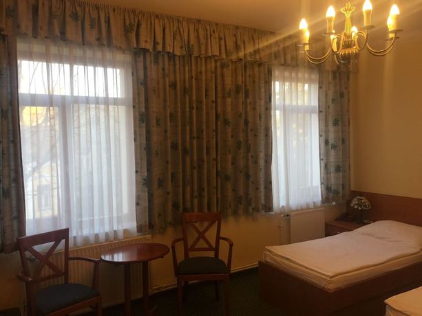 Imagen de la habitación del Hotel Arnold, Tatabanya. Foto 7