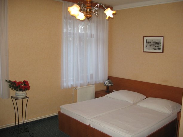 Imagen de la habitación del Hotel Arnold, Tatabanya. Foto 9