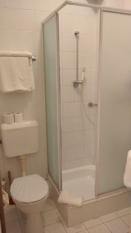 Imagen de la habitación del Hotel Arnold, Tatabanya. Foto 10