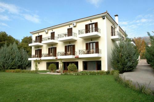 Imagen general del Hotel Aroanios. Foto 5